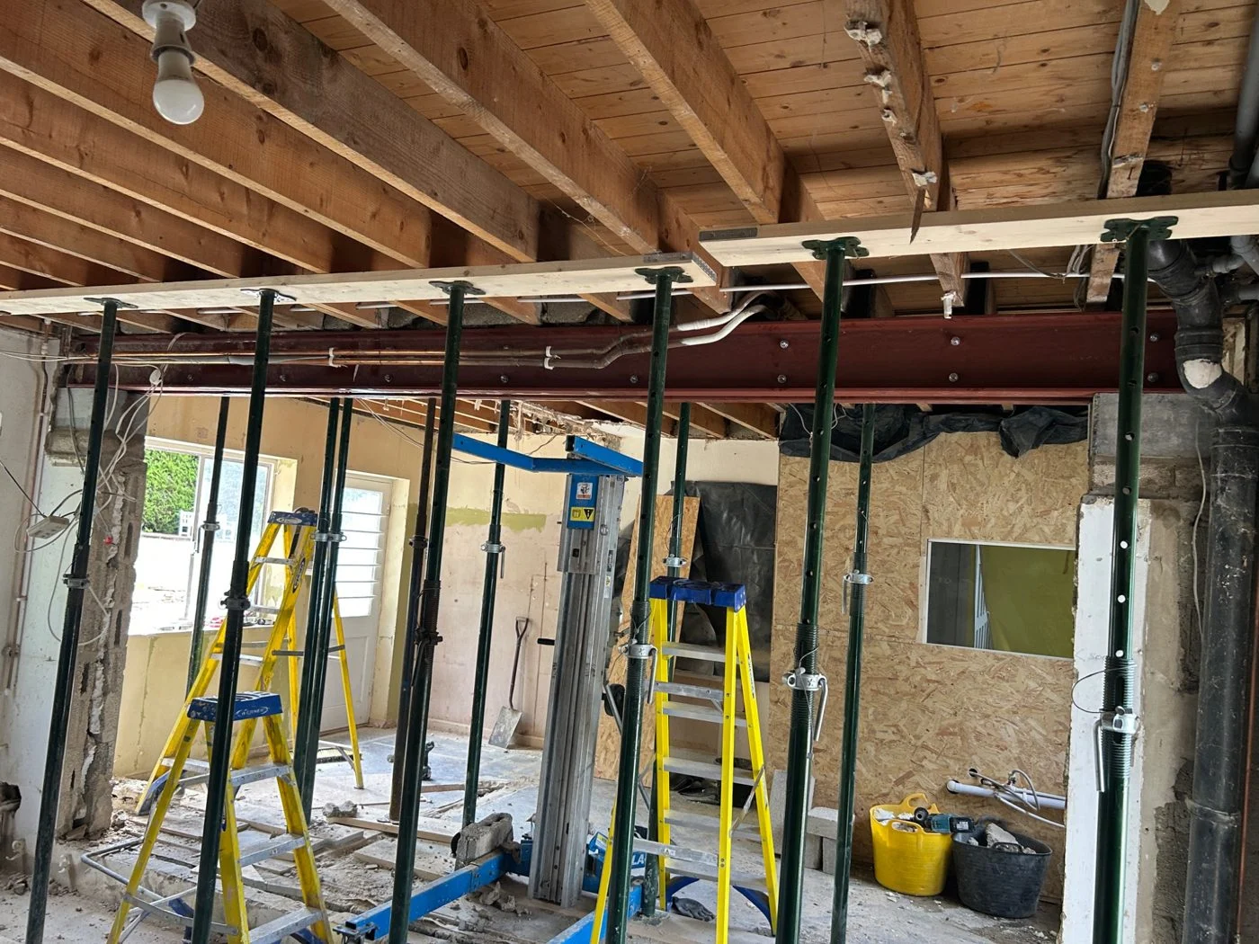 One DaNeW renovation project: steelwork and temporary support during structural alterations. This is a record of work in progress, not an installation guide.